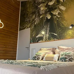 Cajou D'hotes Et Zanzibar Bed & Breakfast